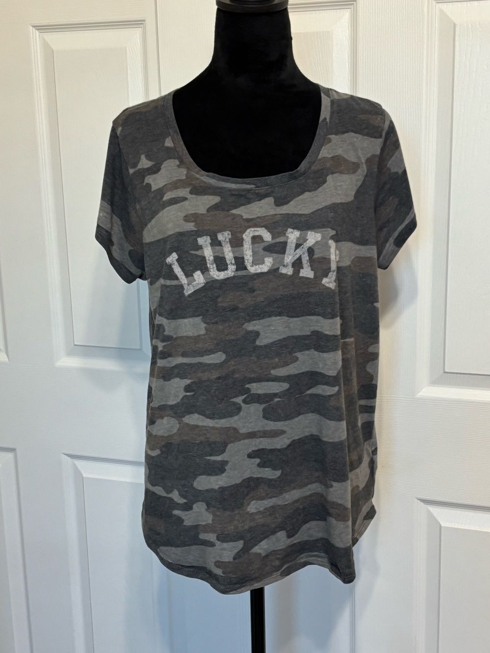 Lucky Brand Women's Gray Camo 'Lucky' Scoop Neck Lap Hem Stretch Tee XL